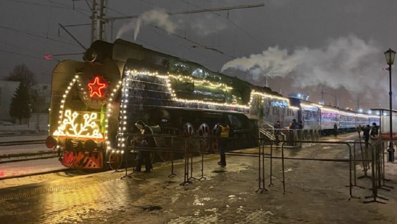 Дед Мороз не вышел из остановившегося в Брянске на несколько минут новогоднего поезда