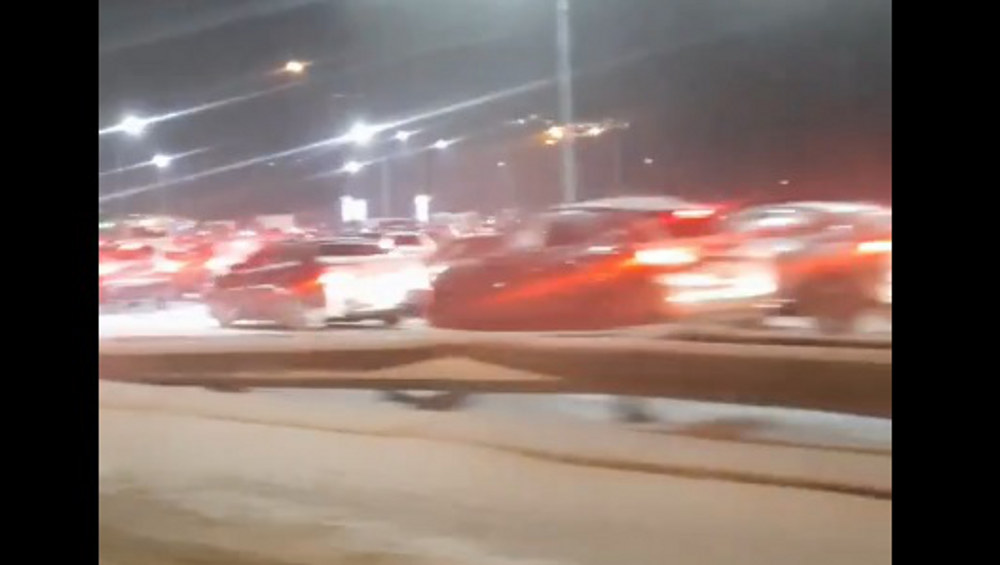 В Брянске из-за фур образовалась огромная автомобильная пробка на Городищенской горке