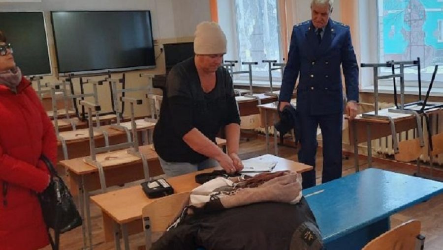 В Сураже директора школы оштрафовали на 3000 рублей из-за замерзавших в классах детей