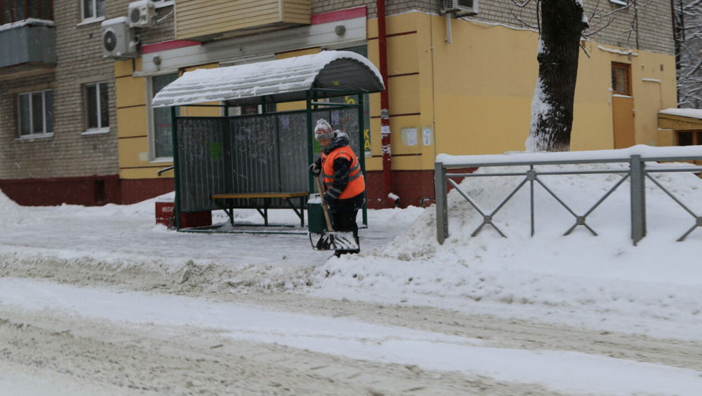 В администрации Брянска признали неудовлетворительной расчистку тротуаров от снега