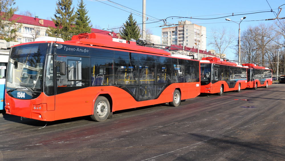 В Брянск прибыл 13-й по счету красный троллейбус «Авангард»