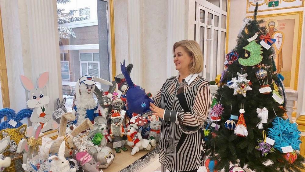 В правительстве Брянской области выставка детских поделок вызвала новогодний переполох