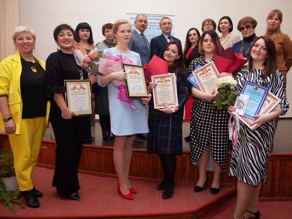 Кристина Ефремова победила в этапе конкурса «Учитель года» в Фокинском районе Брянска