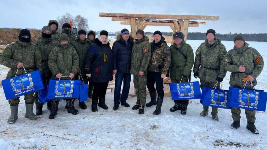 Брянский губернатор Богомаз встретился с военнослужащими и поздравил их с Новым годом