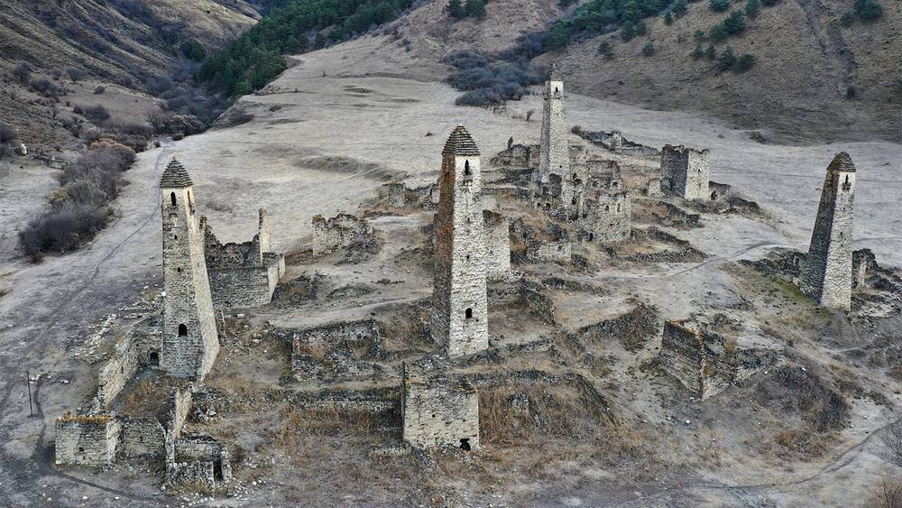 Брянский путешественник Игорь Шпиленок сделал снимки боевых и жилых башен в Ингушетии