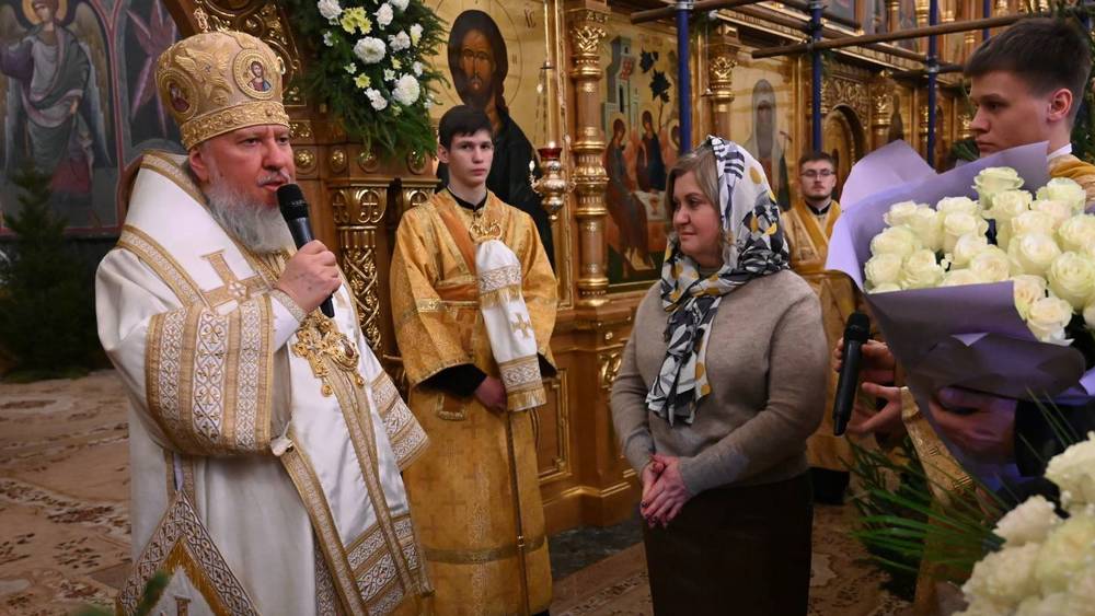 Митрополит Брянский и Севский совершил Божественную литургию в Кафедральном соборе