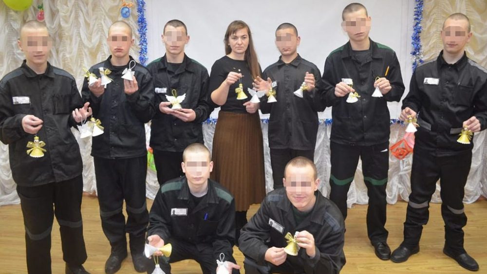 В Брянской воспитательной колонии прошел конкурс «Лучшая рождественская игрушка»