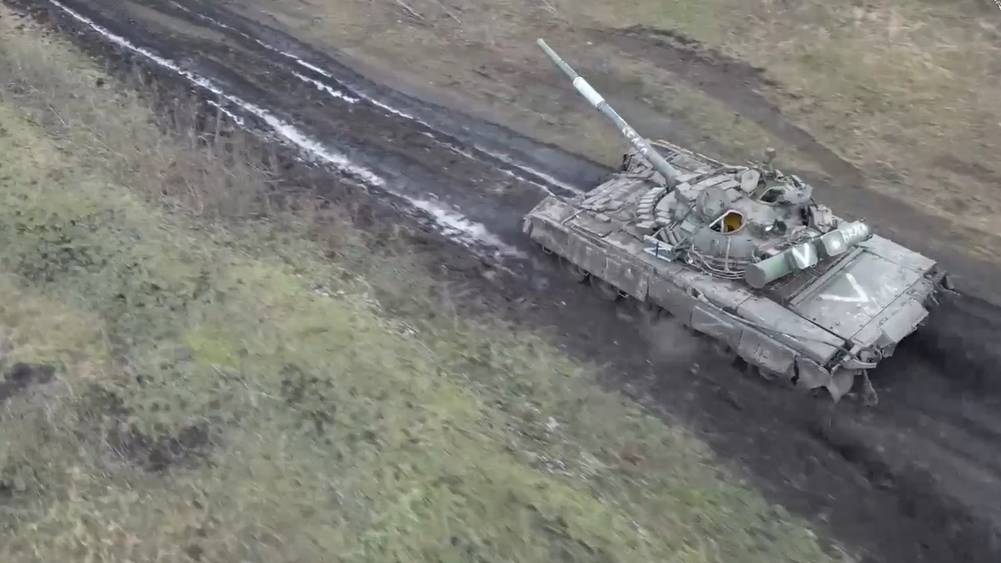 Первый канал в специальном репортаже «Добровольцы» показал танковый экипаж из Брянска
