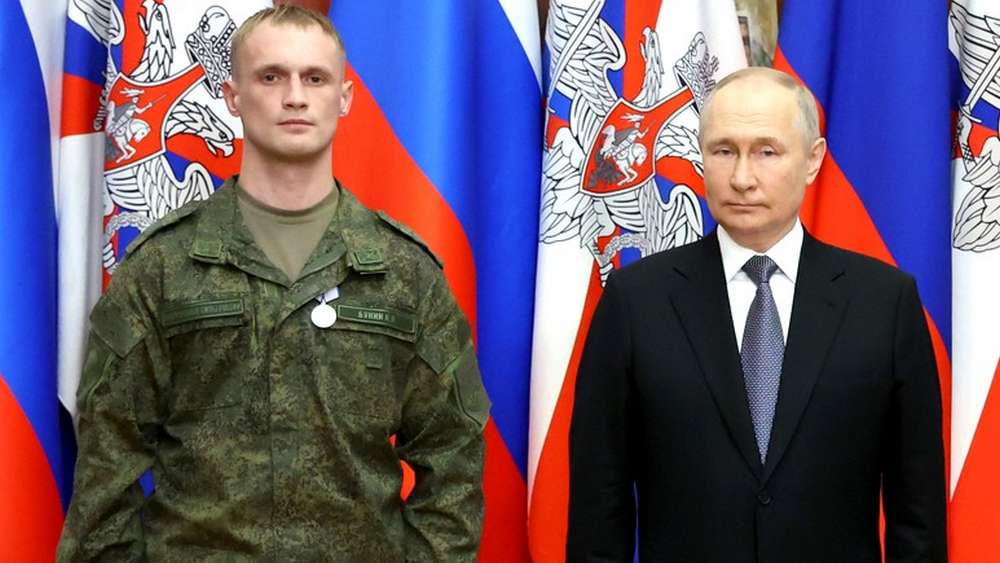 Уроженец брянского поселка Ивот Андрей Букин получил из рук Путина медаль «За отвагу»