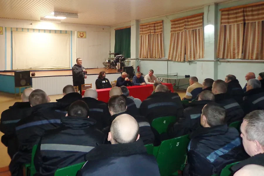 Легенды отечественного бокса посетили ИК-4 УФСИН России по Брянской области