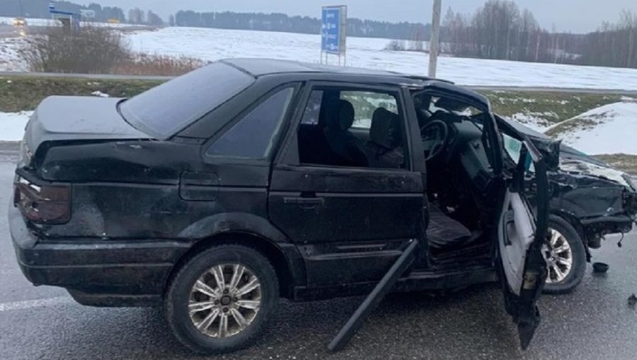 На брянской трассе в ДТП с фурой погиб водитель Volkswagen и ранена 10-летняя девочка