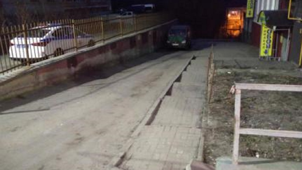 В Брянске на улице Пионерской молодой водитель «Газели» разбил лицо 55-летнему мужчине