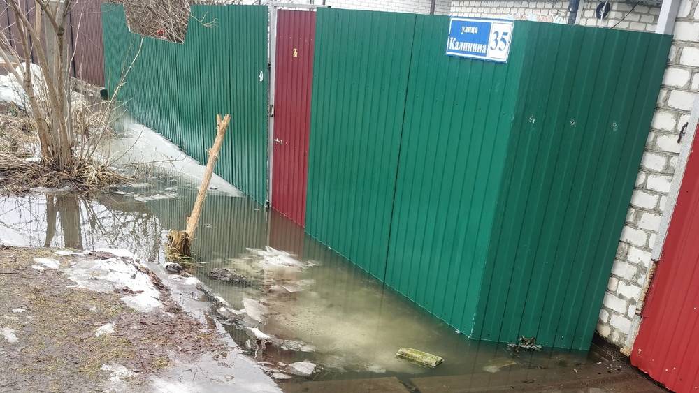 Житель Унечи Брянской области заплатил 9 тысяч рублей за откачку воды от тонущего дома