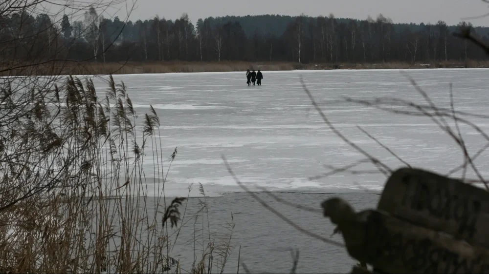 Жителей Брянской области предупредили о коварном тонком льде