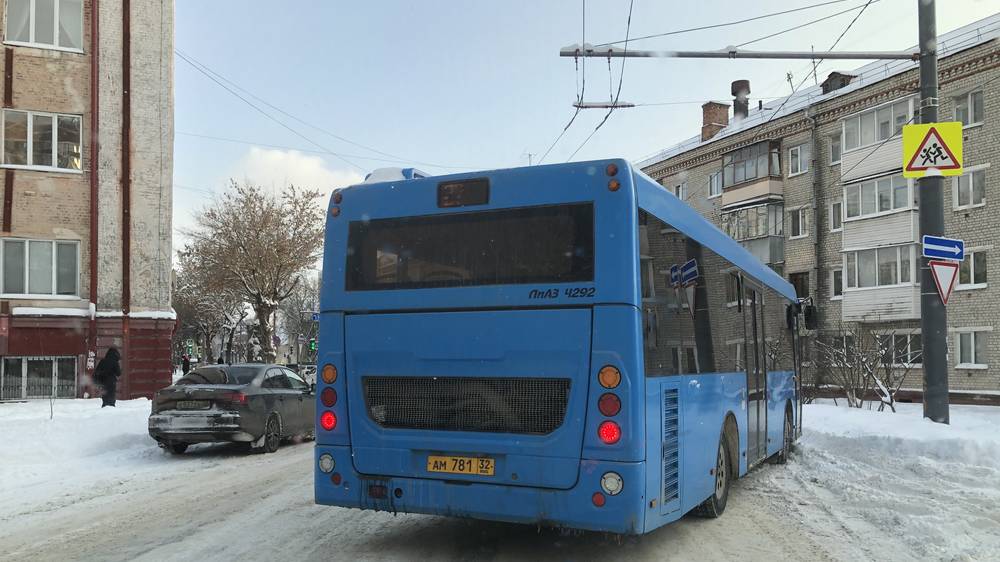 В Брянске средняя зарплата водителей муниципальных автобусов составила 55600 рублей