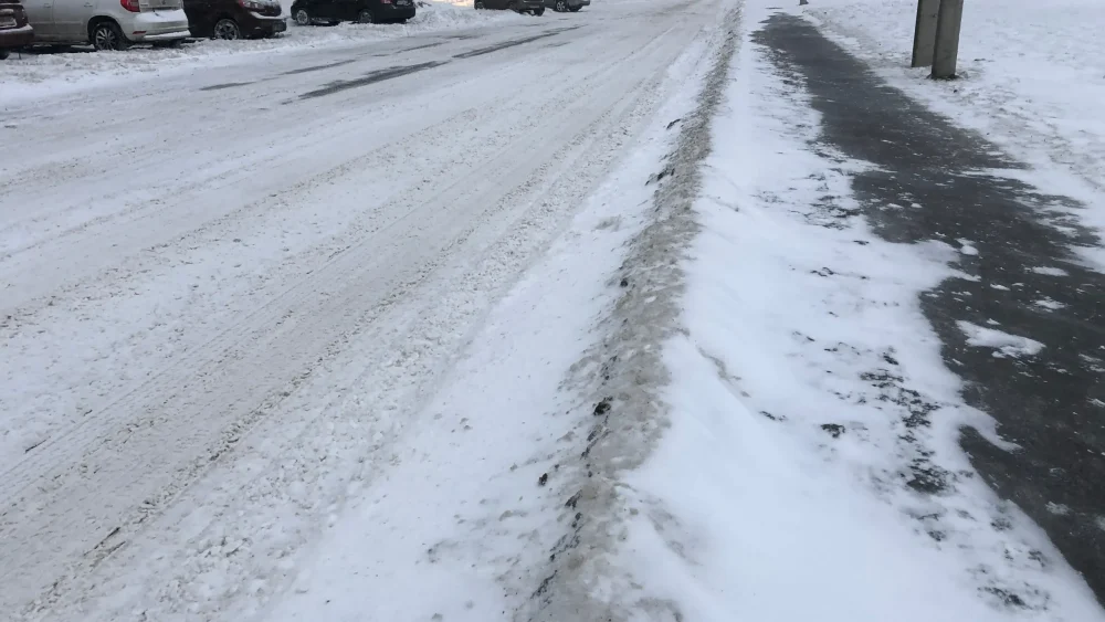 Брянские дорожники возместят ущерб пострадавшей на скользкой дороге автолюбительнице