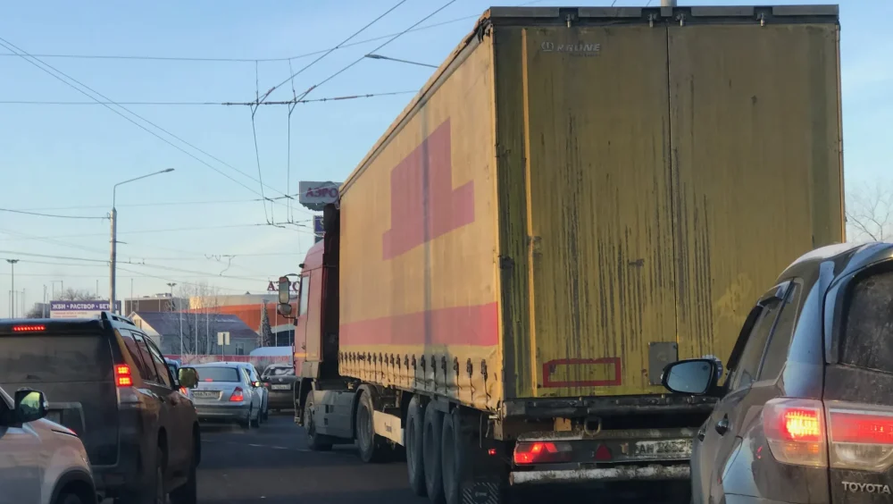 На дорогах Брянска с 12 по 13 октября сотрудники ГИБДД проверят водителей грузовиков