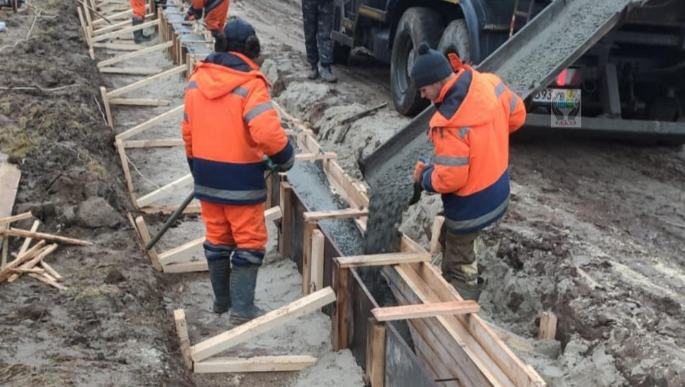 В Брянске развернулись работы по прокладке ливневой канализации на улице Флотской