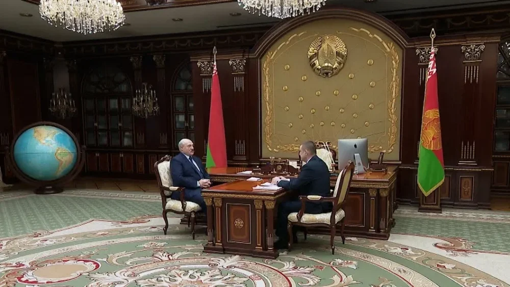 Александр Лукашенко распорядился заменить компьютеры Apple на белорусскую технику
