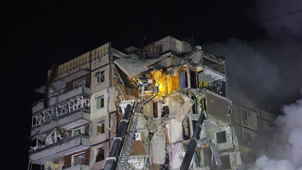 Арестович: действия ПВО Украины привели к удару ракеты по жилому дому в Днепропетровске