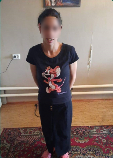 В Брянске задержана женщина, укравшая из незапертой квартиры деньги и карты банков