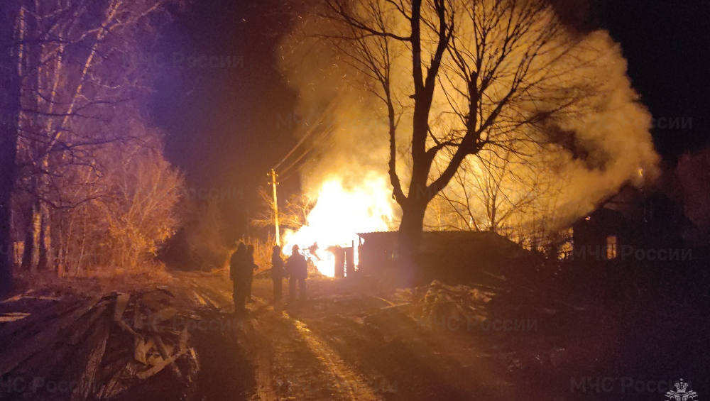 Житель деревни в Брянской области спас из огня пожилую женщину