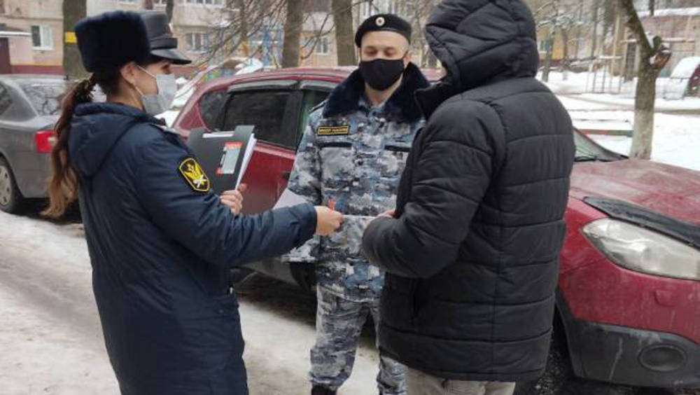 Брянские приставы заставили виновника ДТП выплатить полмиллиона матери погибшего