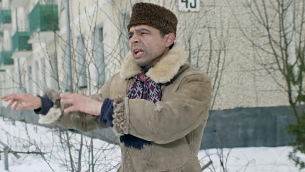 В Советском районе Брянска несколько человек получили травмы съехавшим с крыш снегом