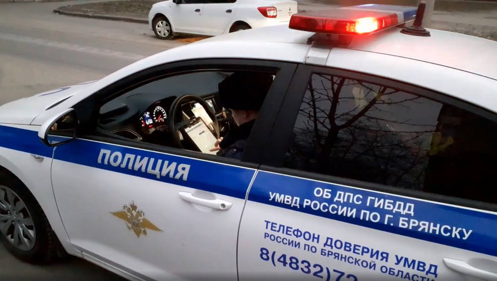 В Брянске при перевозке пассажиров попался лишенный водительских прав таксист