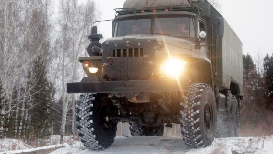 Брянские военные водители отработали элементы экстремального вождения