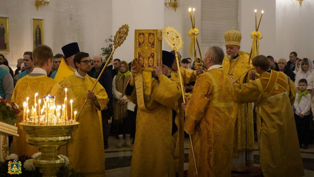 Митрополит Брянский и Севский совершил Божественную литургию в Кафедральном соборе
