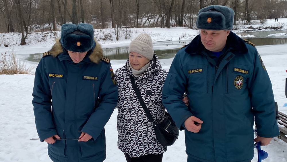 Пенсионерка начала поиски курского лыжника, который вытащил ее из полыньи
