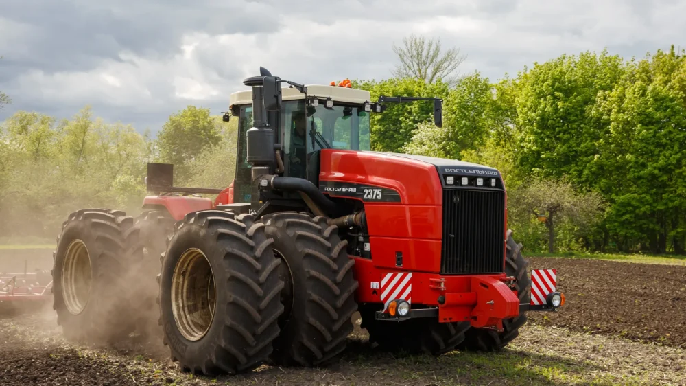 «Универсальная, мощная и надежная»: соседи брянских аграриев посоветовали выбирать сельхозтехнику Ростсельмаш
