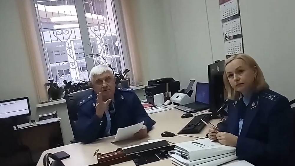 У прокурора Брянской области Войтовича напористая женщина устроила скандал с видеосъемкой
