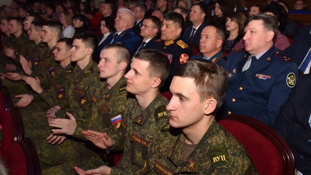 В Брянске состоялся посвященный Дню защитника Отечества митинг-концерт