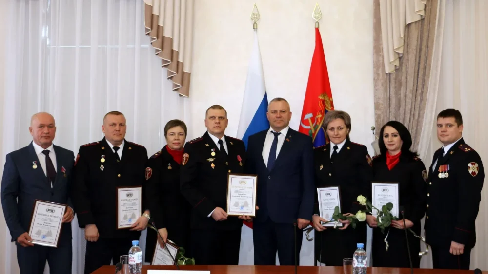 Валентин Суббот вручил награды сотрудникам подразделений областного Управления Росгвардии