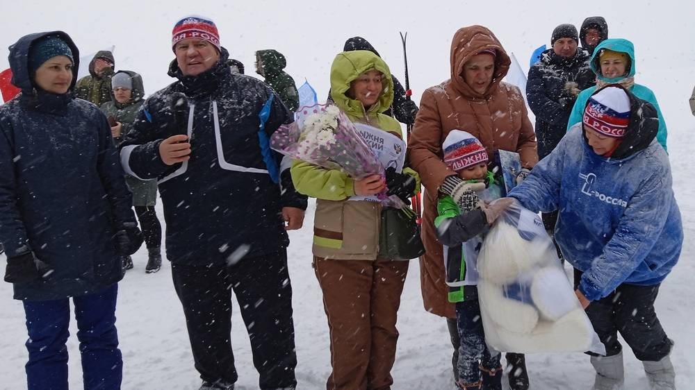 Отец Александра Большунова принял участие в гонке «Лыжня России» в Брасовском районе
