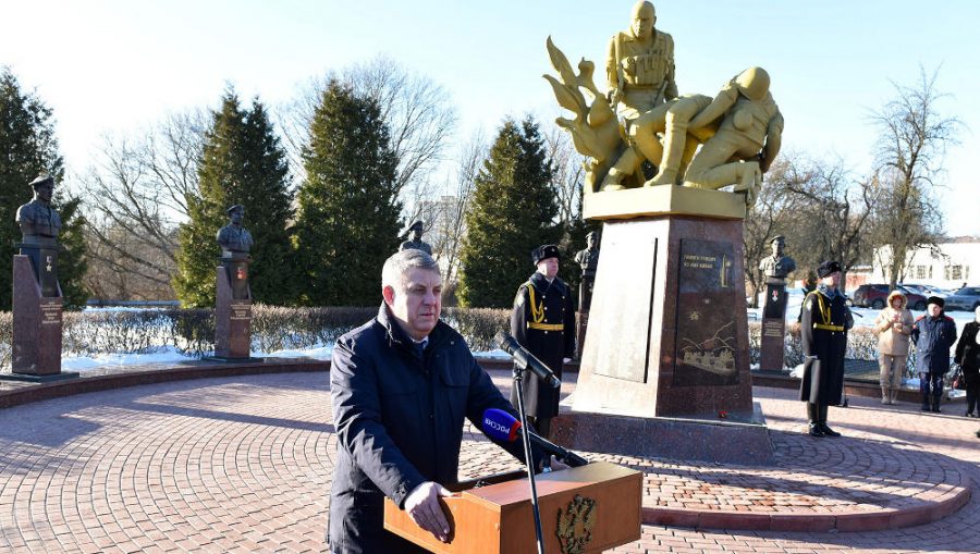 В Брянске на аллее Славы почтили подвиг воинов-интернационалистов