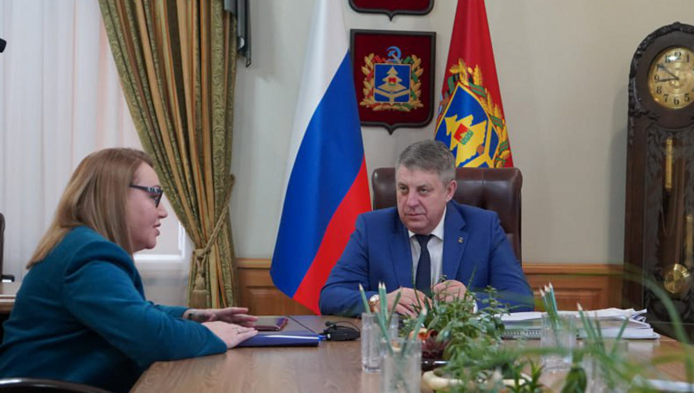 Брянский губернатор Богомаз и директор УФПС Семчук обсудили улучшение работы почты