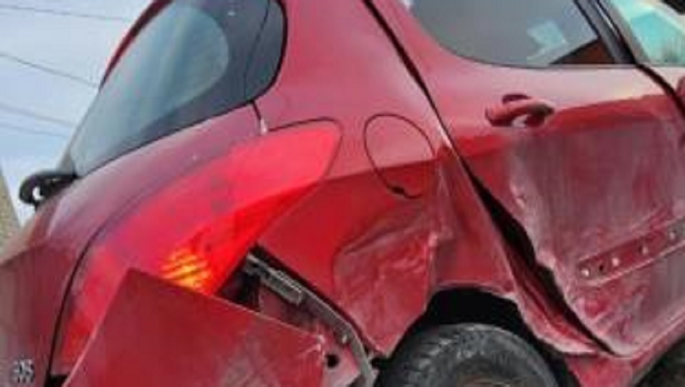 В Брянске 31-летний водитель Peugeot получил травму позвоночника в ДТП на улице Речной