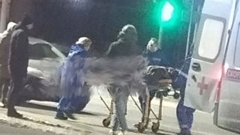 В Брянске на улице Советской легковой автомобиль сбил пешехода