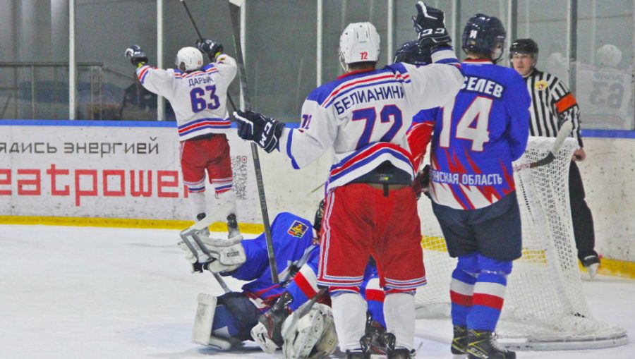 Брянский хоккейный клуб проиграл две встречи в Рыбинске лидеру первенства