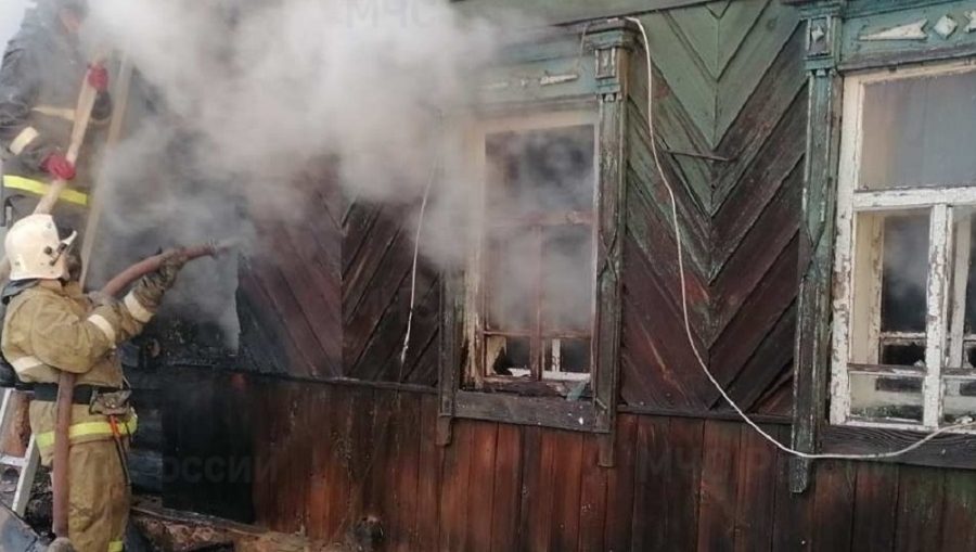 В Стародубском округе Брянской области утром 17 февраля при пожаре погибла 53-летняя женщина
