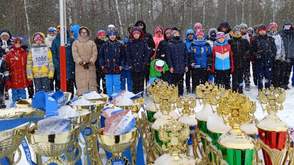 Отец Александра Большунова принял участие в гонке «Лыжня России» в Брасовском районе