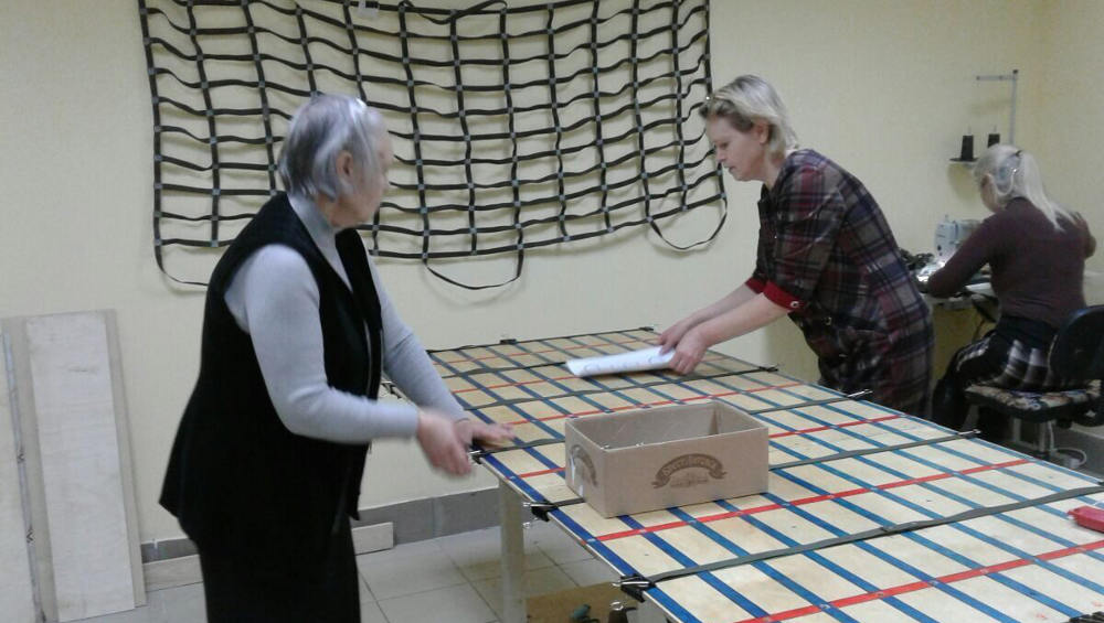 В Новозыбкове добровольцы стали шить носилки для раненых военнослужащих