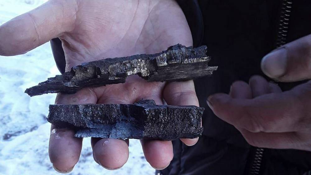 Жители поселка Зерново Брянской области показали осколки взорвавшихся сегодня мин ВСУ