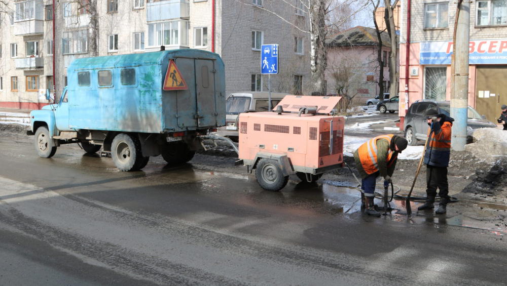 В Брянске выполнили ямочный ремонт городских дорог на площади 1500 квадратных метров