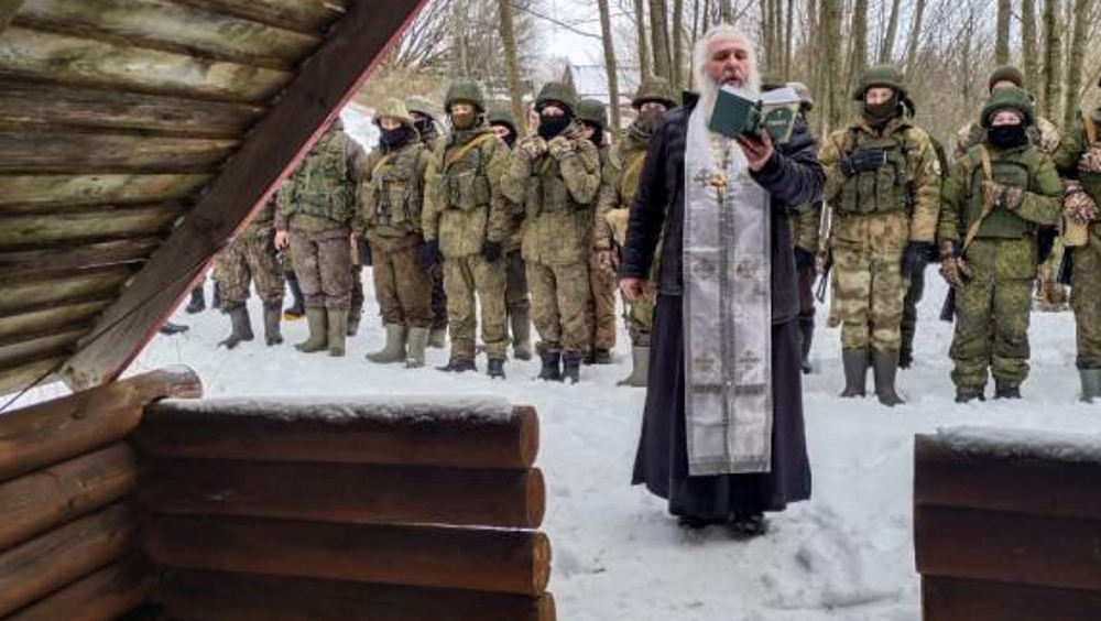 Брянский священник благословил воинов подразделения в Севском районе и освятил источник