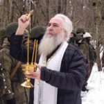 Брянский священник благословил воинов подразделения в Севском районе и освятил источник