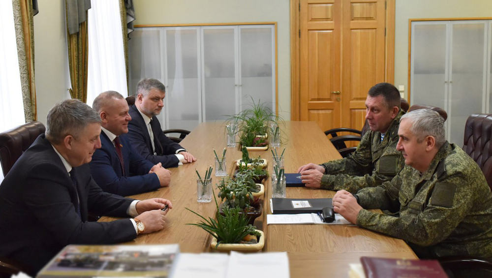 Губернатор Александр Богомаз обсудил с военными укрепление госграницы в Брянской области